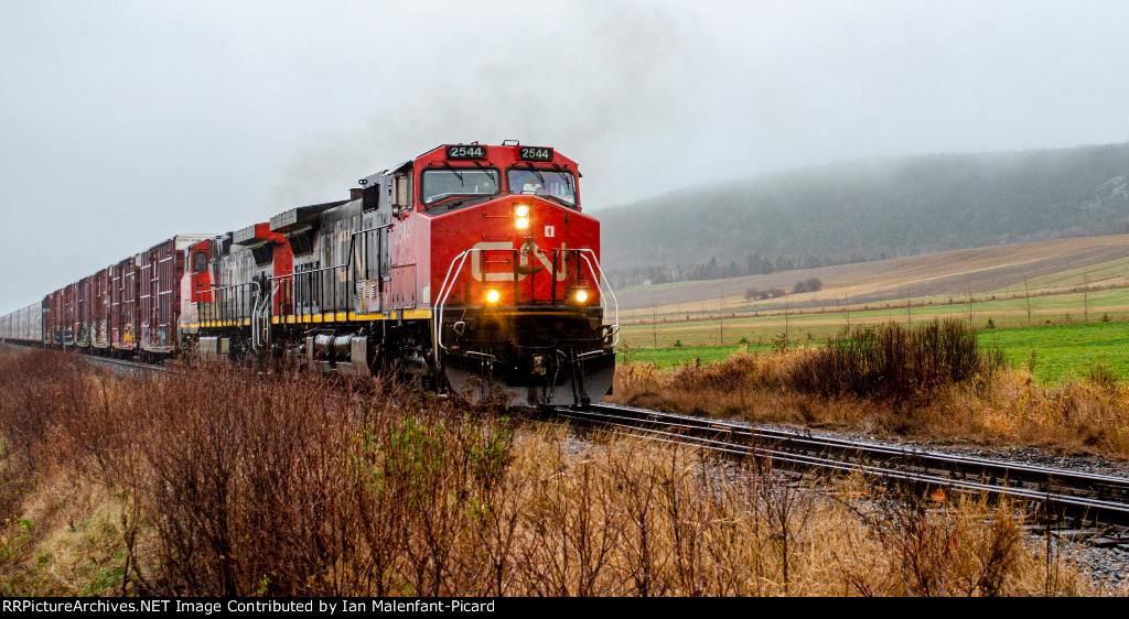 CN 2544 leads 403 at Saint-Mathieu road